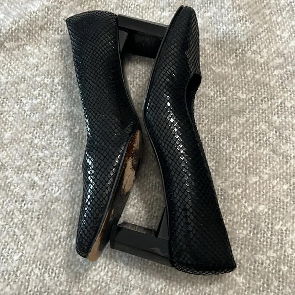 STUART WEITZMAN Vintage Black Snake Embossed Square Toe Pumps‎ Heels Size 7 AA